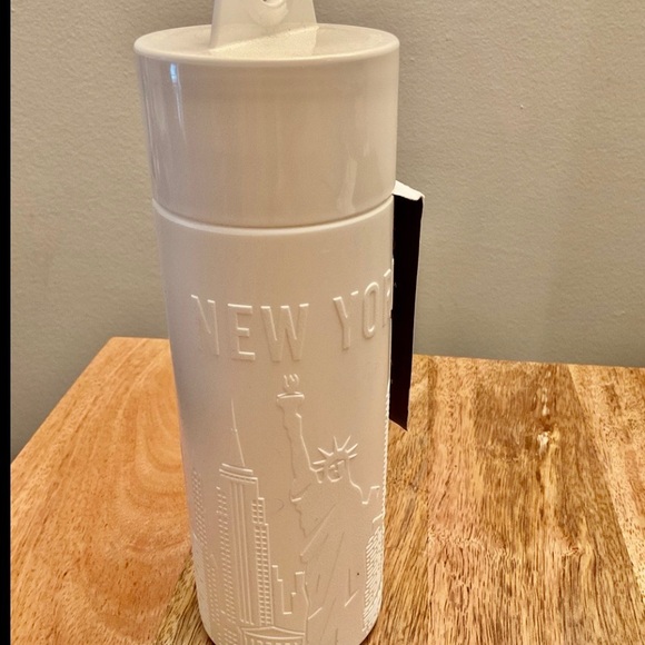 NWT White New York Embossed Water Bottle - Picture 5 of 11